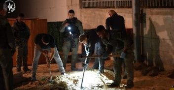 רהט: אקדח גלוק וכדורי 5.56 מ"מ בארגז החול של גן הילדים