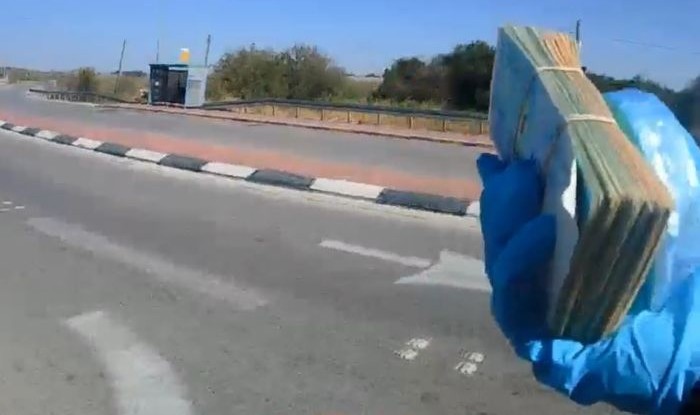 מזומן ברכב סם קוקאין תפיסה (דוברות המשטרה)
