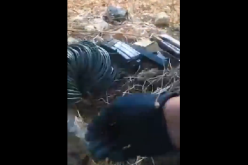 ירכא: מצבור אמצעי לחימה בשטח פתוח, ארגזי תחמושת בגזע עץ זית
