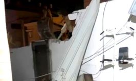 צפו: המשטרה הורסת את הכניסה למתחם הבית של קוטייר עודה בג'לג'וליה