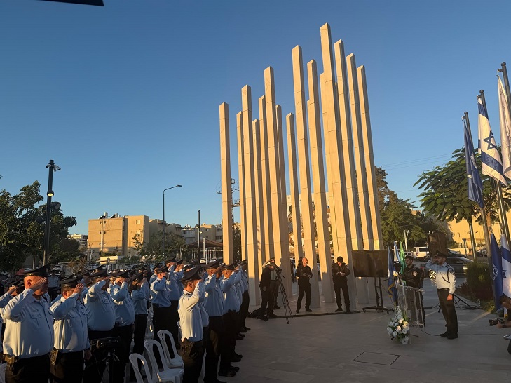 לזכר גיבורי ה-7 באוקטובר: המשטרה בדקה דומיה בכל זירות הלחימה