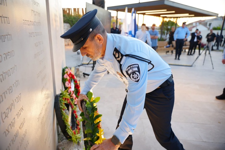 לזכר גיבורי ה-7 באוקטובר: המשטרה בדקה דומיה בכל זירות הלחימה