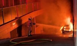 תוך שעה בנתניה: פיצוץ רימון בלובי בניין מגורים והצתת רכב